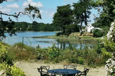 Image de Maison d'exception vue et accès direct sur mer nichée dans parc arboré au calme