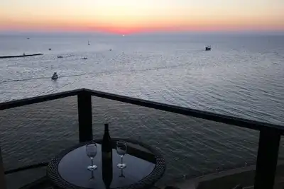 Image de 440 West 1602s - Plus grand 2br, plan d'étage divisé 2ba - nouvellement meublé et amélioré