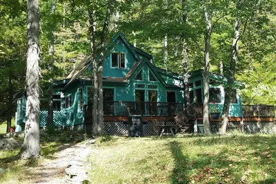 Image de \"Fantastique. \" Oasis sereine de Woodstock, sauna, vapeur, chaleur hivernale, cuisine du cuisinier