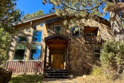 Image de Spectacular Riverfront Custom Home sur la rivière Payette - à 10 minutes de McCall