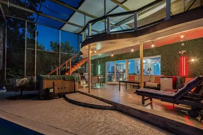 Image de Spacieux Lakefront House w / piscine, bain à remous et canotage