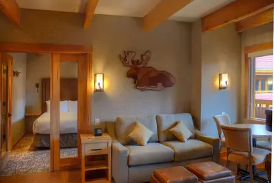 Image de Nouveau Bright + Spacious Rockies Getaway | Great Location, Hot Pools!