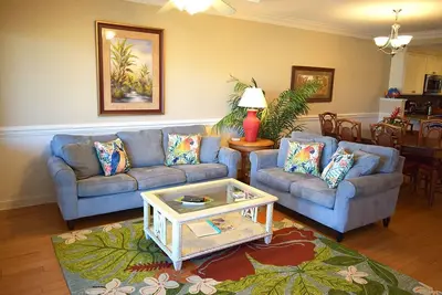 Image de Magnifique condo au dernier étage / 2 piscines à quelques pas de la plage et de la jetée