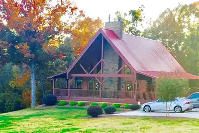 Image de La vie est meilleure au Conner Lodge, près du lac Tellico et du Dragon