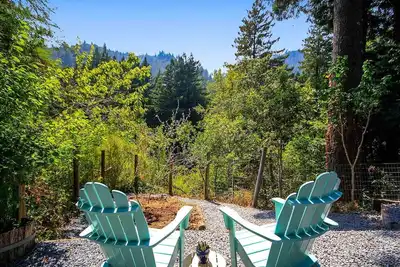 Image de Austin Landing - Cottage paisible sous les séquoias! Spa et chien bienvenus!