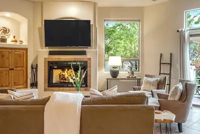 Image de West Sedona 4br maison de luxe sur demi-acre privé avec bain à remous et vue sur la montagne!
