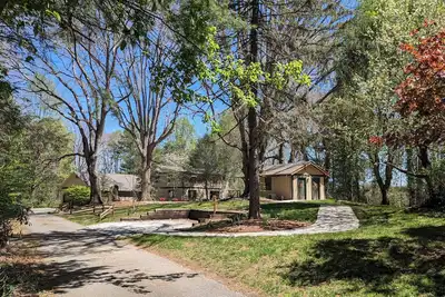 Image de Twisty Maple est une belle propriété unique en son genre près d'Asheville et plus encore.