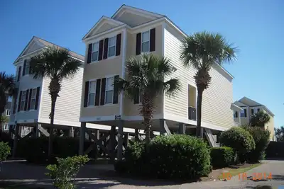 Image de Maison De Plage Bien NOMMÉE Dans La COMMUNAUTÉ Oceanfront Avec Piscine