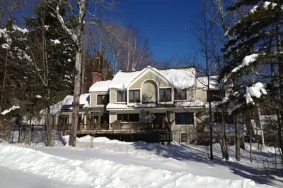 Image de Oasis de luxe avec vues sereines! Près des pistes de ski avec navette. Salle de jeux. Le golf. Wifi