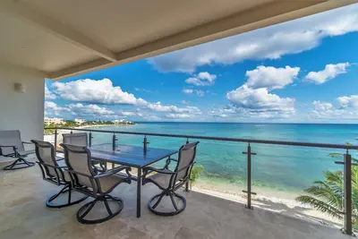 Image de Condo penthouse de luxe en bord de mer avec Ac, Wifi et piscine. Toit privé!