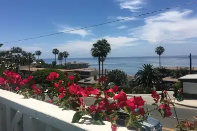 Image de Vue sur la mer Laguna Cottage, à pied de la plage et du village, entièrement équipé!