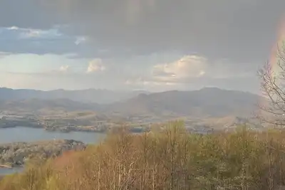 Image de «Eye Candy» Vue imprenable sur la montagne et le lac! Jacuzzi