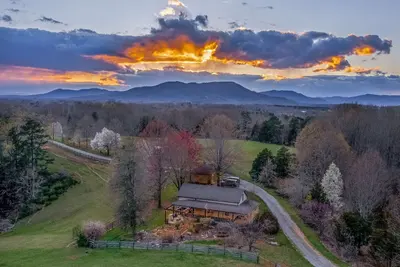 Image de Ferme privée avec bain à remous et œufs frais de la ferme