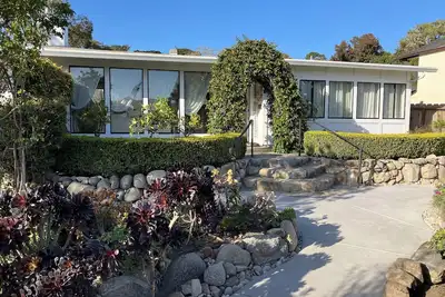 Image de «Carmel tranquillité» 2 plages à quelques pas de cette maison Rose Garden