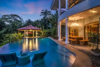 Image de Majestueux! Gated, 7 Acre Estate, 160Âş Ocean Views! Bar De Bain, Chef, Concierge