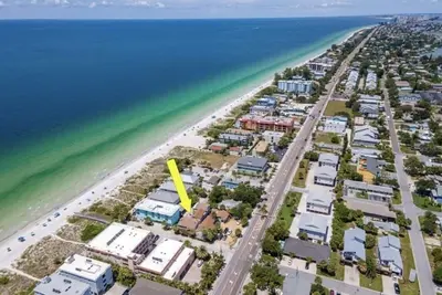 Image de Nouveau! Indian Rocks Beach Cottage À quelques pas de l'océan!