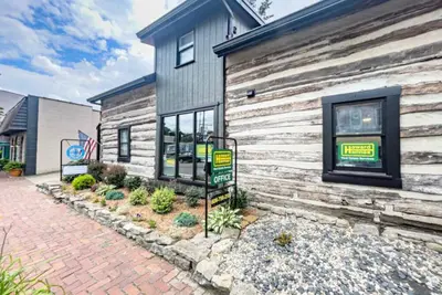 Image de Adorable cabine, à quelques pas de la rivière Ohio: bain à remous, foyer et cuisine complète