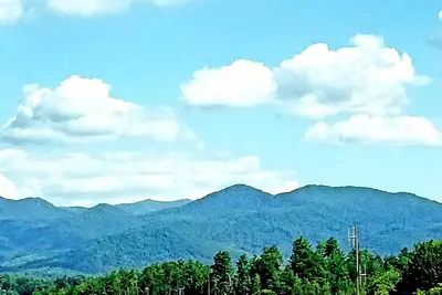 Image de 10 acres; Immense bain à remous; Blue Ridge Mnt Views,