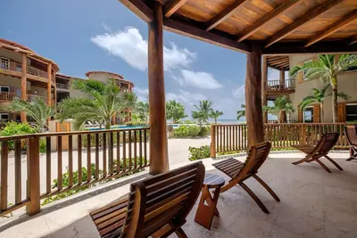 Image de Condo sur la plage - Cuisine entièrement équipée - Parfait pour les familles!