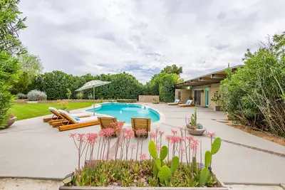 Image de Frank Lloyd Wright a inspiré la maison d'hôtes Turquoise Pool dans le centre de Scottsdale