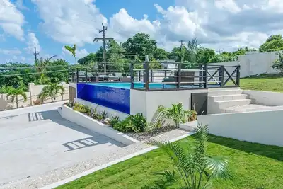 Image de Hospitalityexpert 2br Townhouse #5, MoBay, Sleeps 6 - Pool, Beach & Private Chef