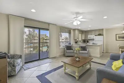 Image de Lumineux et joyeux 2 unité Br 2 Ba au deuxième étage pour 8 personnes