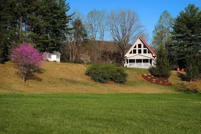 Image de Détendez-vous après une journée de vignobles, de randonnée ou de visites au magnifique Windy Knoll!