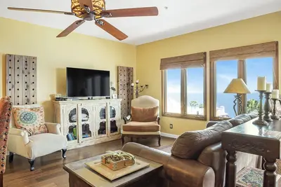 Image de Villa incroyablement rénovée, vues majestueuses, voiturette de golf 6 places, barbecue, Wifi! !