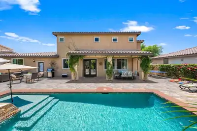 Image de ÉCLAIRAGE De Luxe Piscine D'Eau SALÉE PRIVÉE