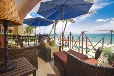 Image de Vrai Coin Condo Front De Mer À 50 Pieds De La Surf! ! Susan Mattingly