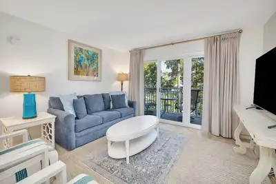 Image de Oceanfront et de grandes commodités! Piscine, accès à la plage, centre de remise en forme et courts de tennis