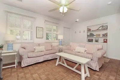 Image de Cozy Cottage Costal situé au centre - Famille et animaux acceptés (côté A)