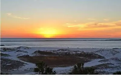 Image de Wow! ! Superbe vue rénové 5ème fl condo en front de plage. Inc gratuit Netflix & bch sv