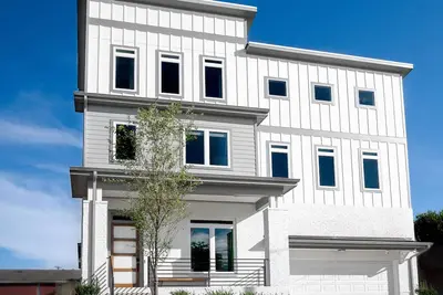 ÉNORME 4k Sqft Stunner! 2Toches de toiture + Game Rm + 3min 2 Dt