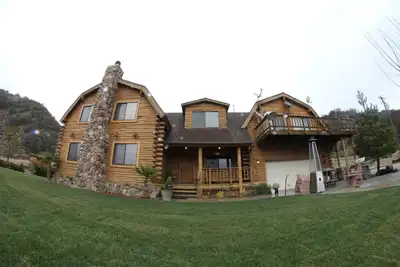 Image de Luxuey Log Home Resort sur 22 hectares, entouré de ses propres montagnes!