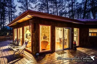 Image de Cedarside Cabin: 'Retreat in the Pines' Avec bain à remous. Animaux acceptés.