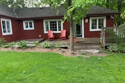 Image de Votre retraite de vacances - Lakebreeze Cottage sur Cameron Lake