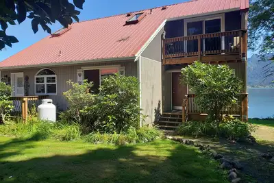 Image de Maison de vacances Lake Quinault / Meilleure vue sur le lac! Nouveau remodelage complet de la cuisine