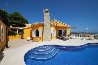 Image de Villa avec piscine privée et cuisine d'été, super vue sur la mer, internet, clim
