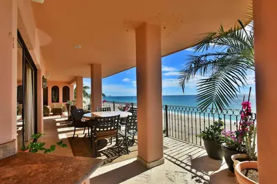 Image de Luxury 5 Star Oceanfront El Zalate - 3400 pc 3br