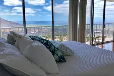 Image de Panoramic Ocean / Mountain View Condo