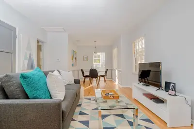 Image de Luxery 1Bedroom Apt avec arrière-cour partagée @ Wb Studios