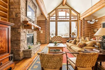Image de Teton Springs Cabin avec bain à remous privé et climatisation
