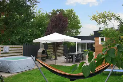 Luxe Xl House de Goudvink, villa avec jacuzzi, à 1500 mètres de la plage.