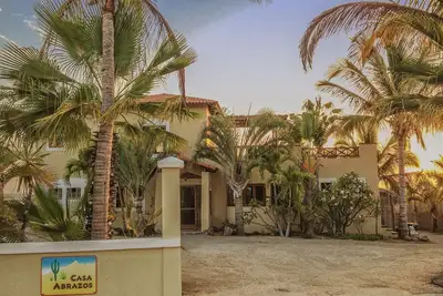 Image de Casa Abrazos: Une oasis de Baja avec piscine, plage, couchers de soleil et plus encore!