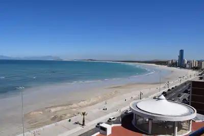 Image de Superbe Strand Beachfront! Appartement moderne de 3 chambres
