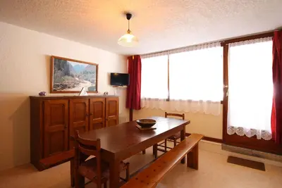 Image de Appartement F2 au pied des pistes avec balcon, parking et local à skis