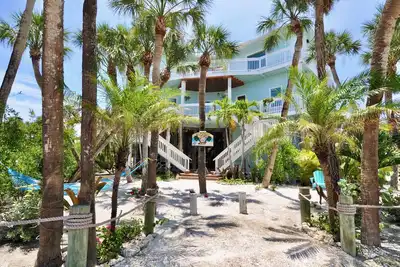 Image de 1 minute de la plage, nouvelle maison de luxe, piscine est chauffée et filtrée, vue sur le golfe,