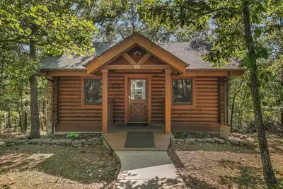 Image de Incroyable trouvaille! Branson Woods Log Cabin - Bain à remous, piscine intérieure, équipements sans fin - 151