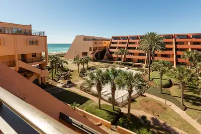 Image de Incroyable complexe de condos en bord de mer directement sur le golfe du Mexique